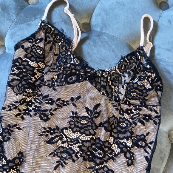 Lace bodysuit - Picture 3 of 4